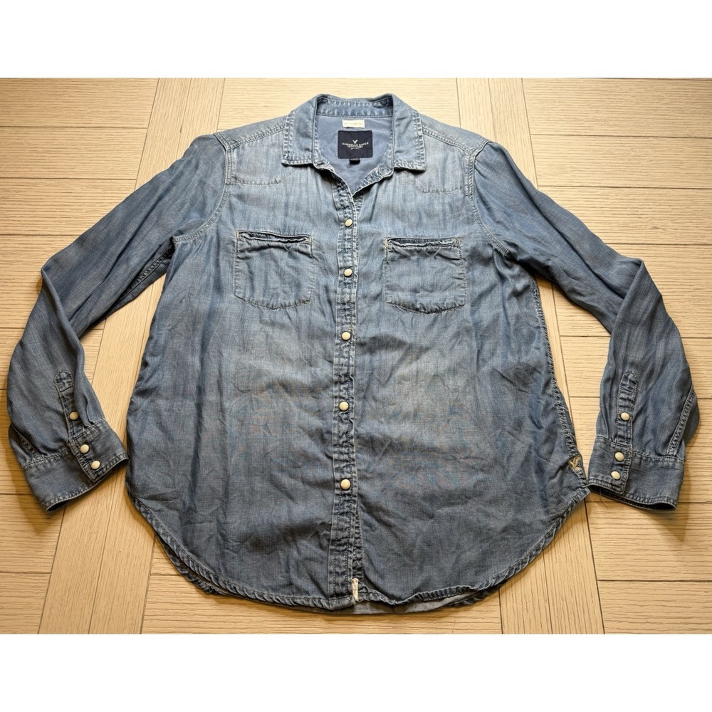 American Eagle AEO Boyfriend Fit Women's M Denim Long Sleeve Pearl Snap Shirt